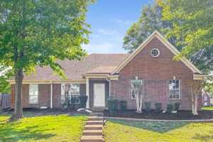 featured image of 7100 Hunters Horn Dr