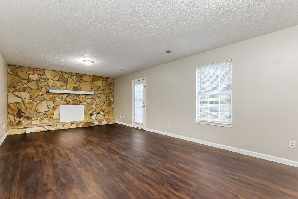 1367 Misty Ridge Ct - Photo 4 of 17