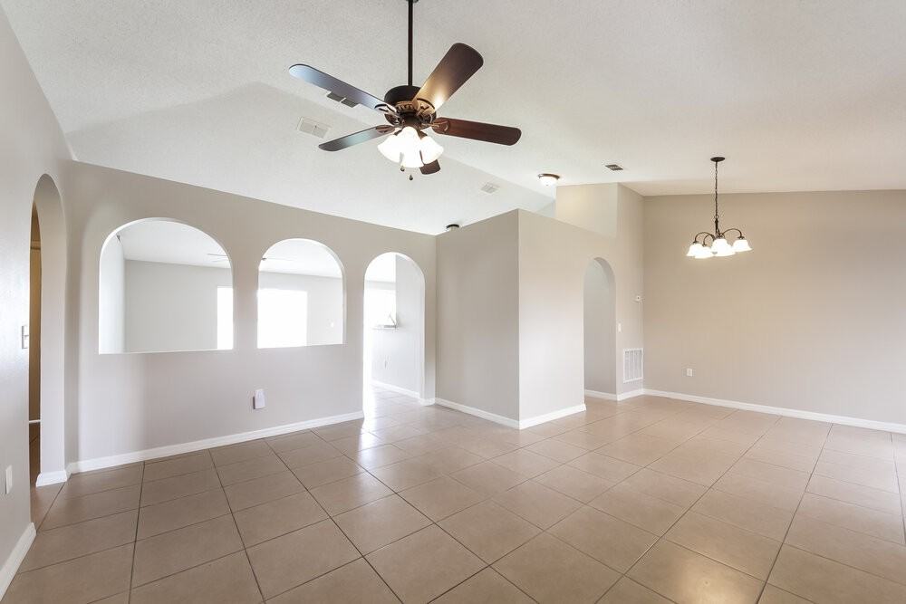 330 Medina Ct - Photo 2 of 15