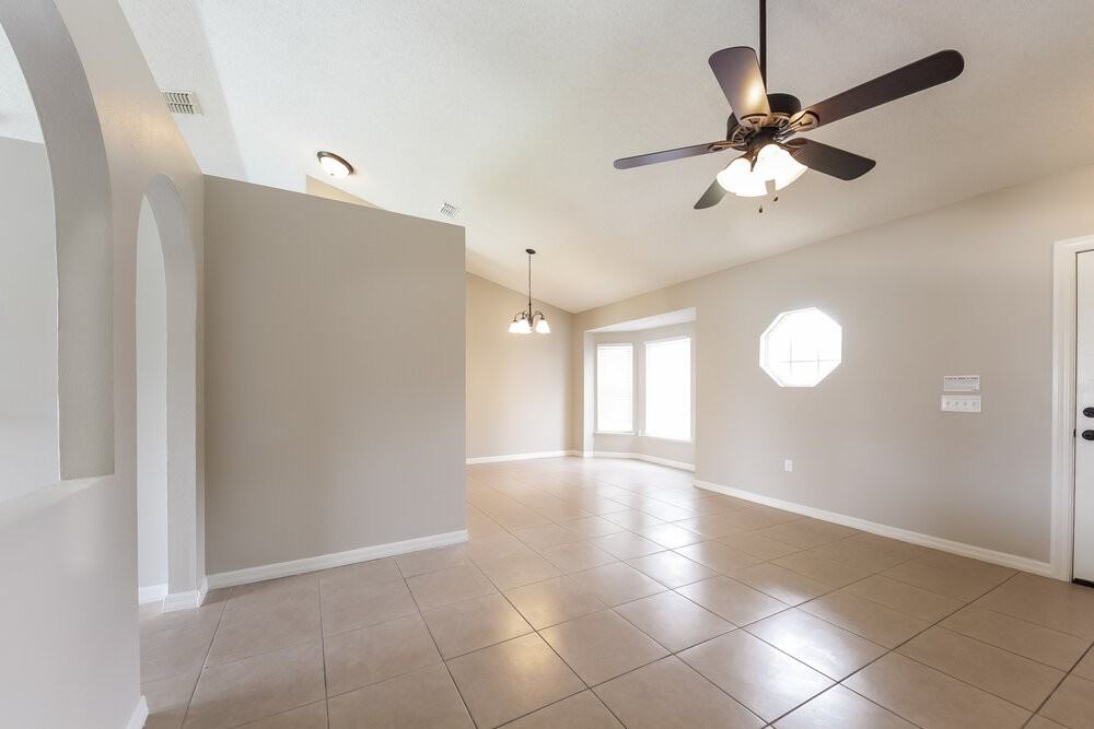 330 Medina Ct - Photo 3 of 15