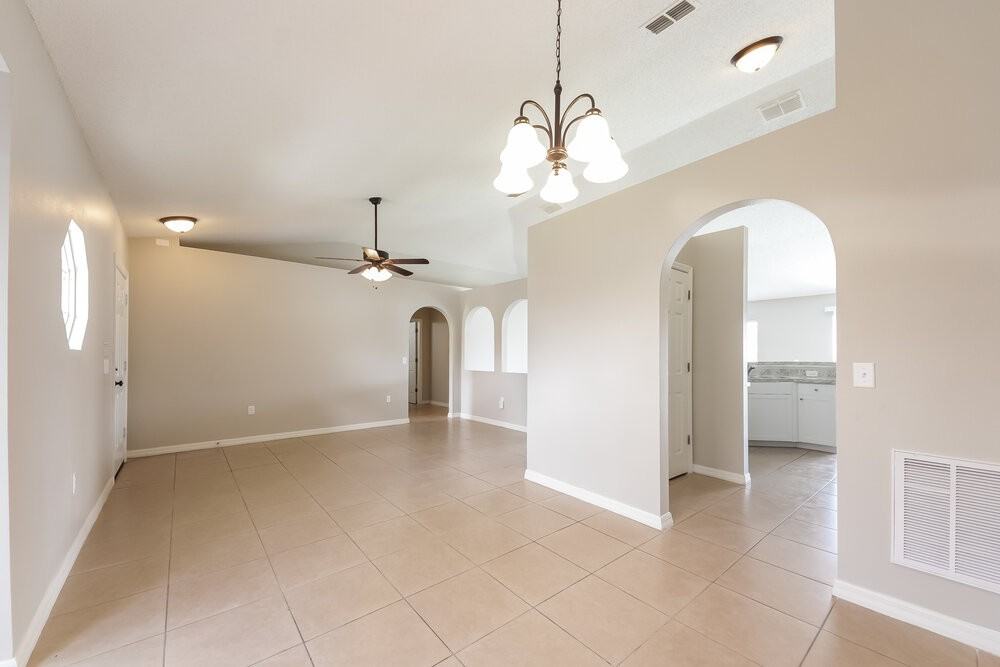 330 Medina Ct - Photo 4 of 15