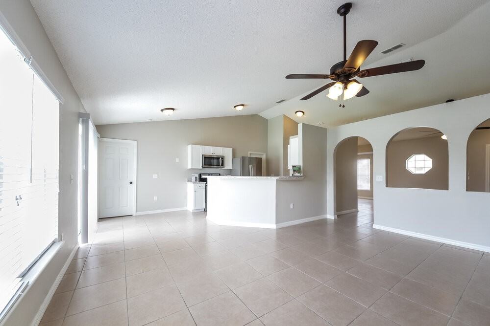 330 Medina Ct - Photo 5 of 15