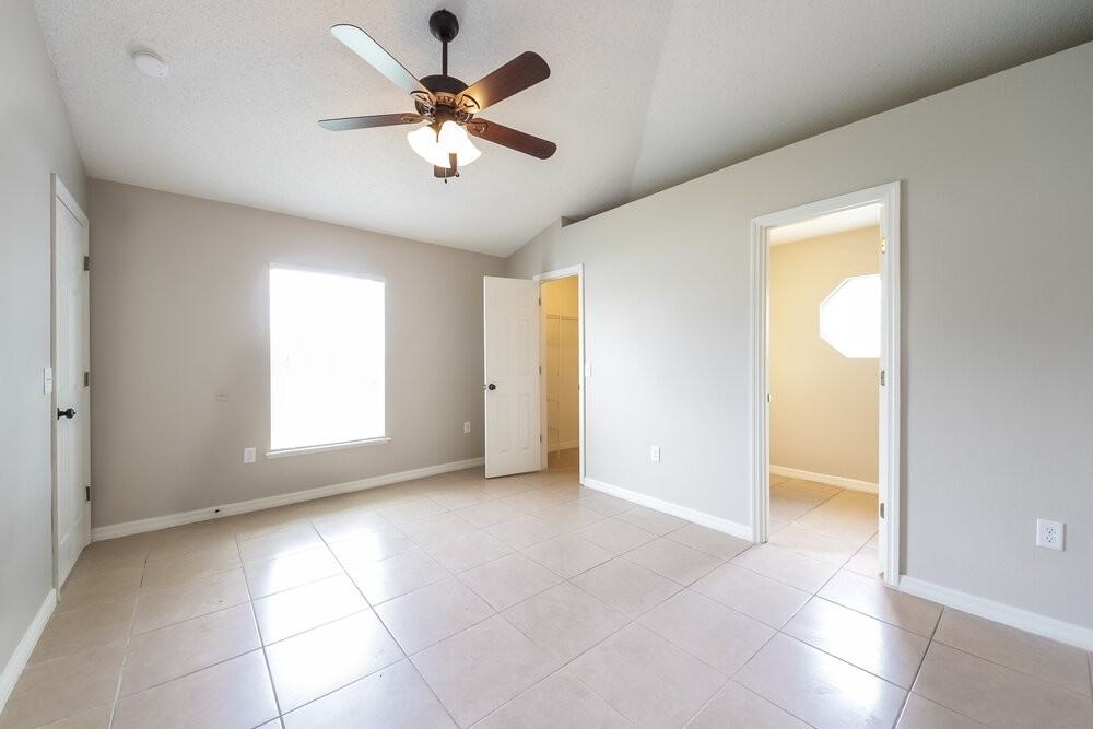 330 Medina Ct - Photo 6 of 15