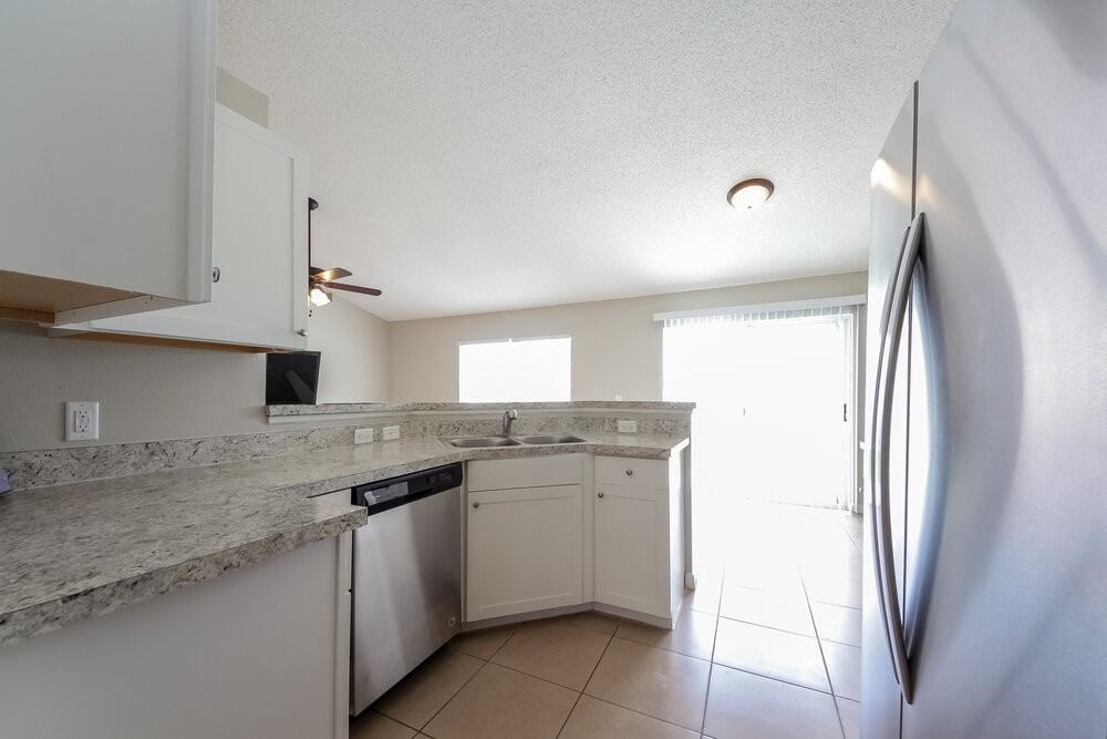 330 Medina Ct - Photo 7 of 15