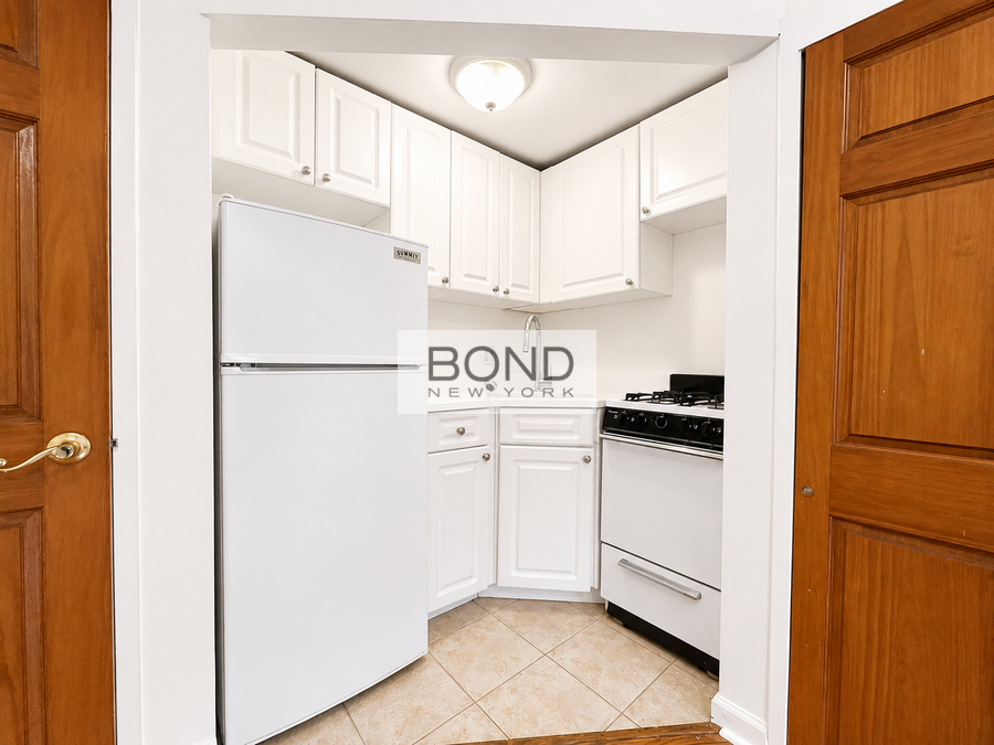 67 W 73rd St #B - Photo 4 of 7
