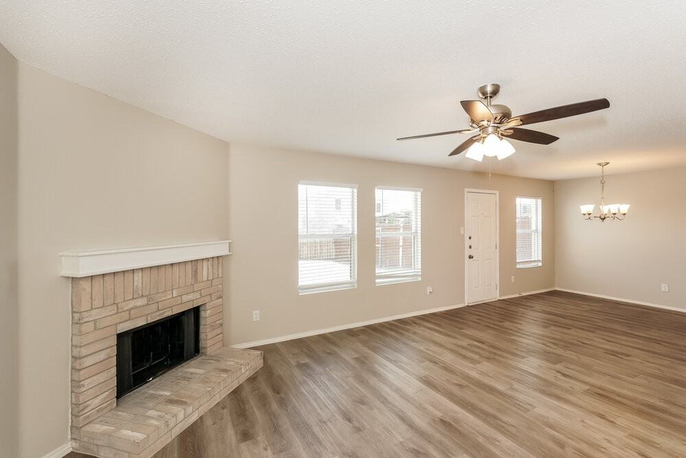 2908 Cottage Ln - Photo 3 of 16
