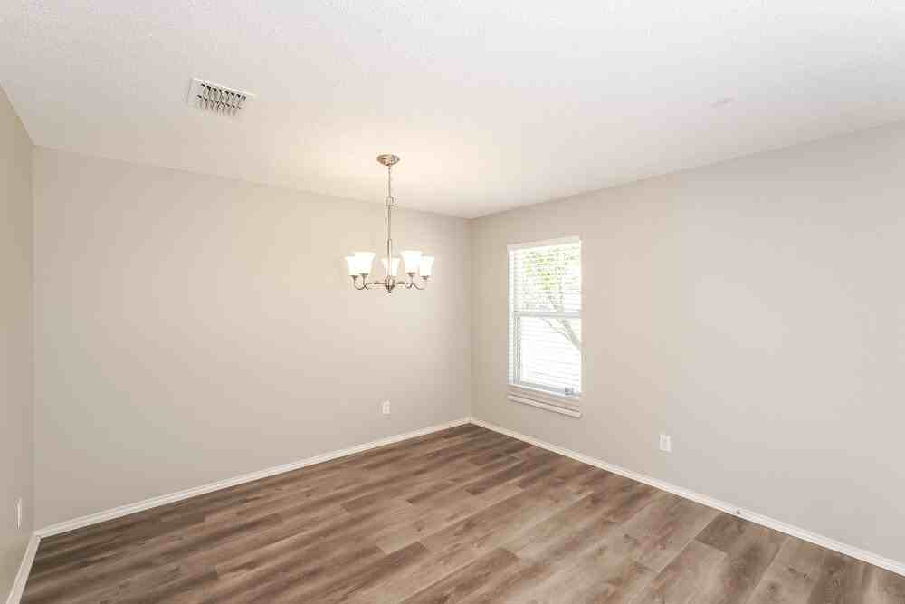 2908 Cottage Ln - Photo 6 of 16