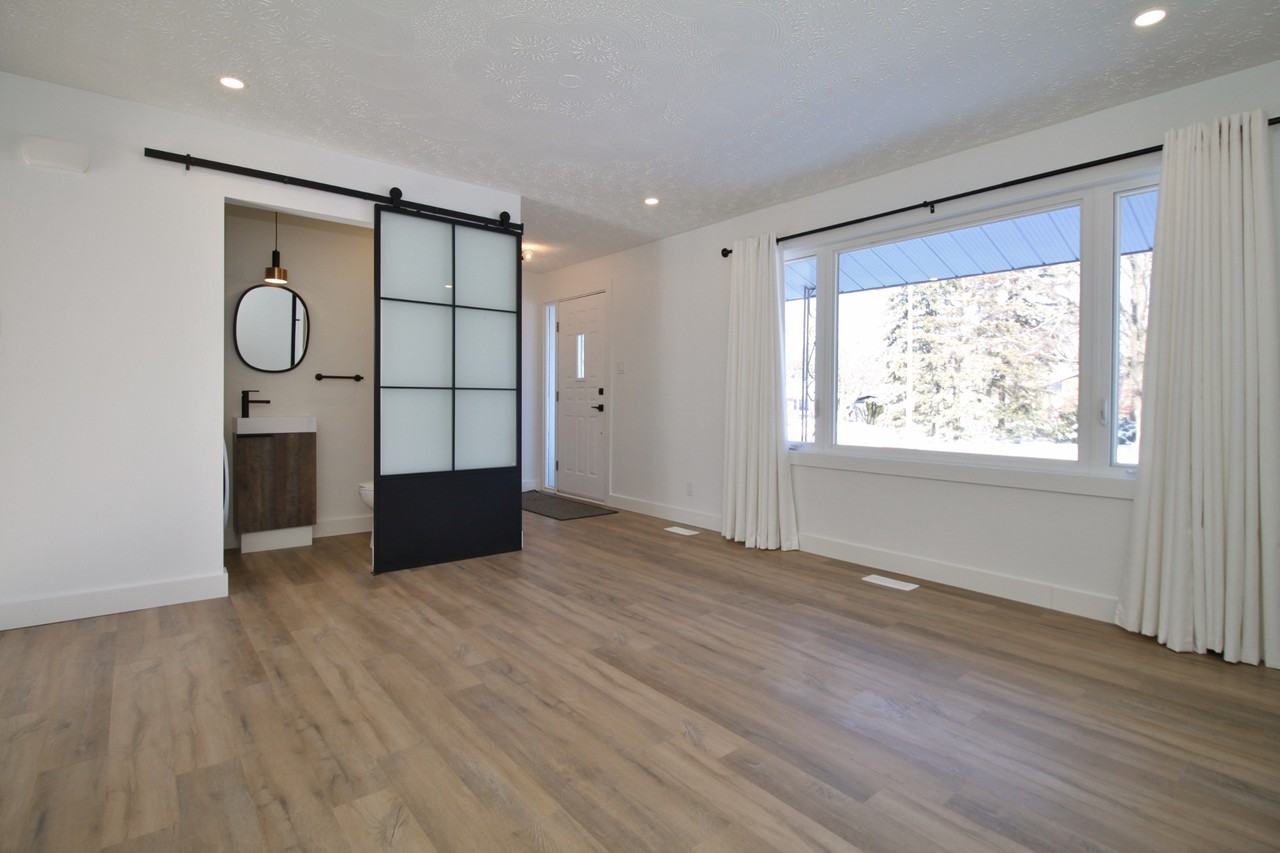 2138 Saunderson Dr - Photo 4 of 24