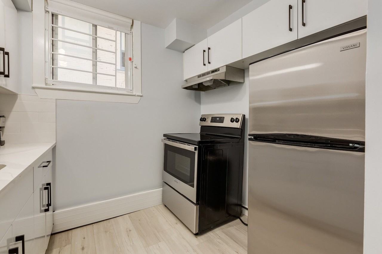 215 15 Ave Se - Photo 3 of 8