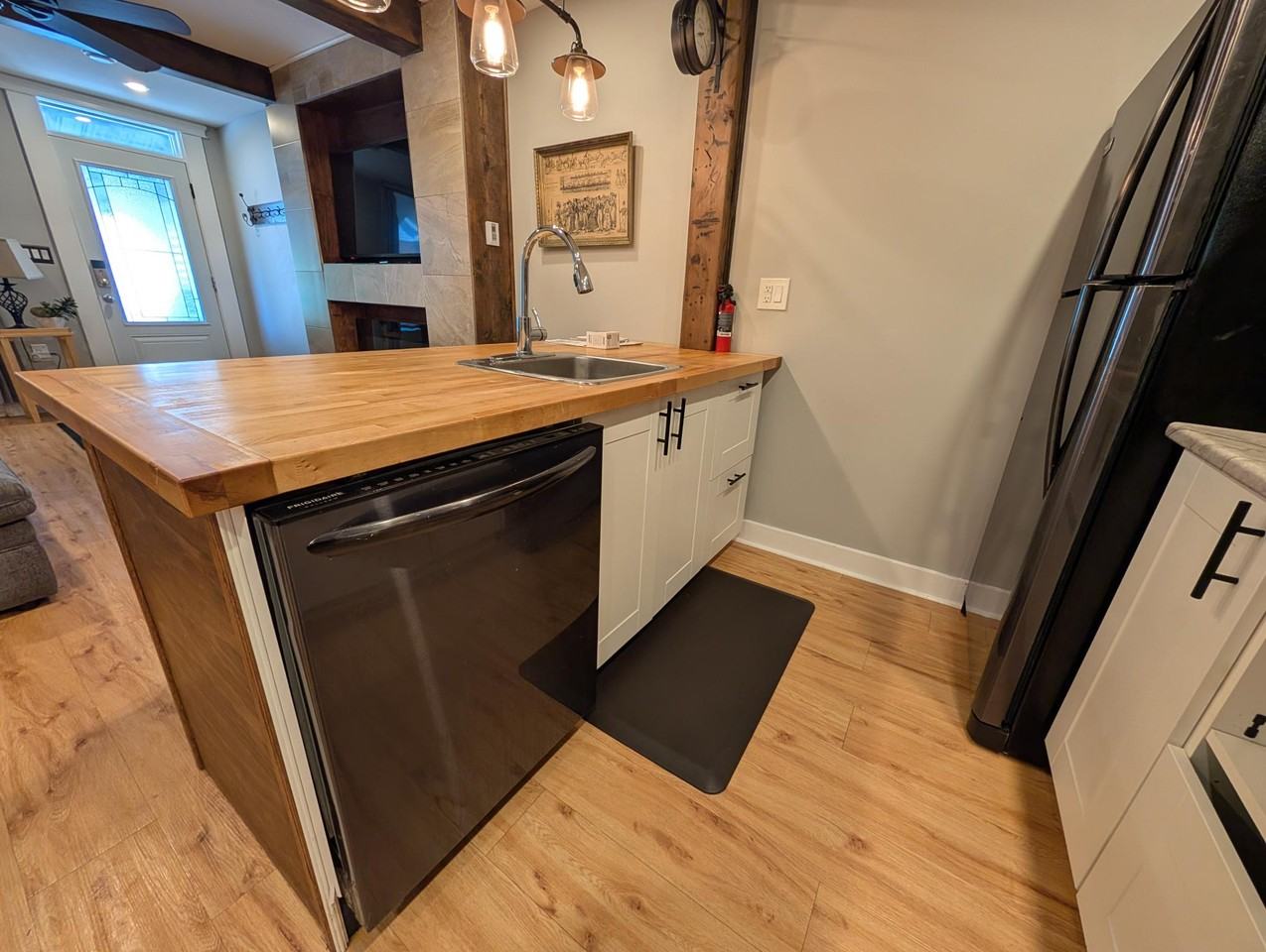 192 Adelaide Street - Photo 4 of 16