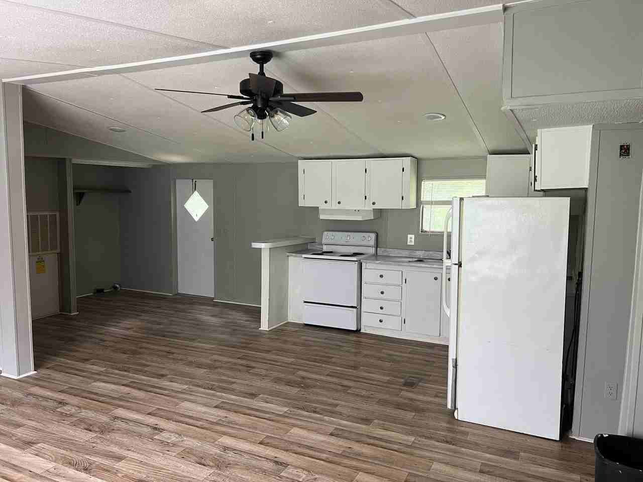 224 Oakland Dr - Photo 2 of 10