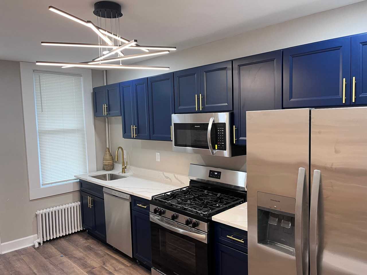 2042 N Fulton Ave - Photo 2 of 8