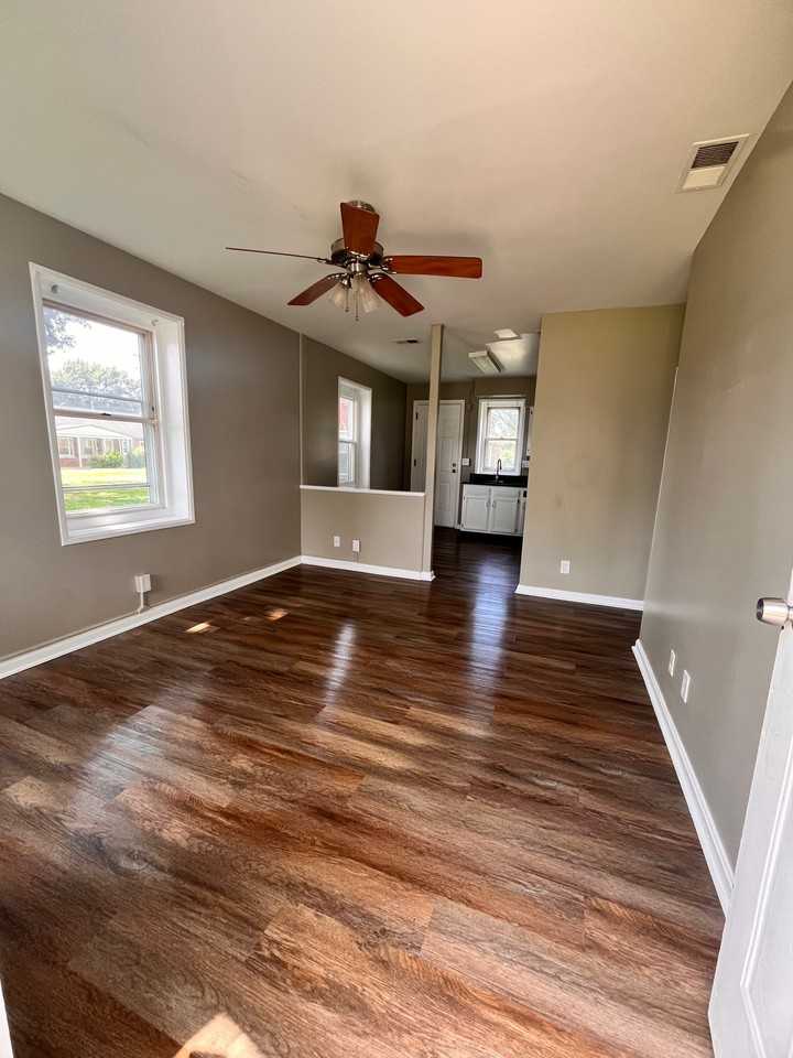 1824 La Salle Pl - Photo 2 of 10