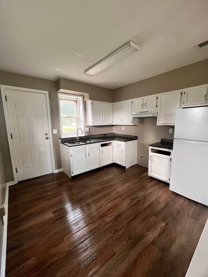 1824 La Salle Pl - Photo 3 of 10