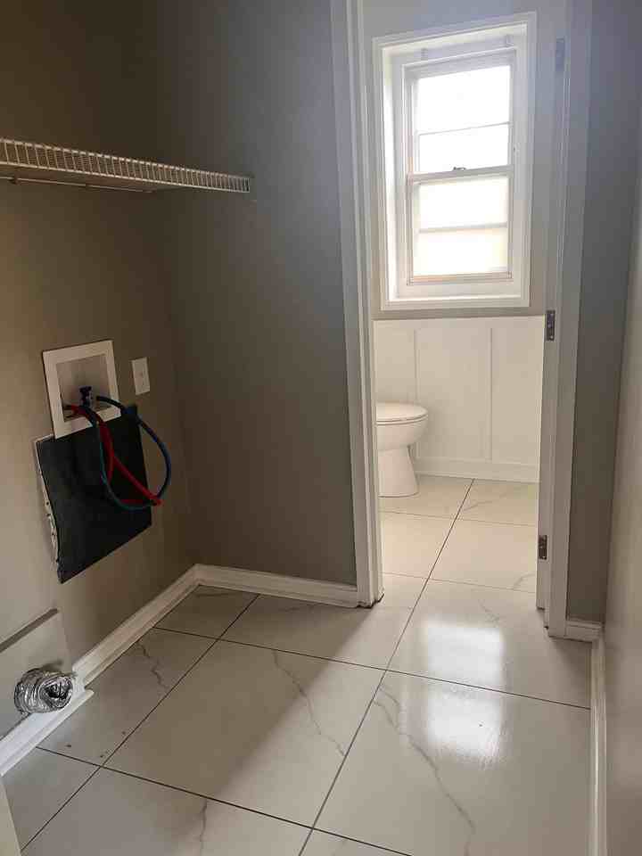 1824 La Salle Pl - Photo 4 of 10