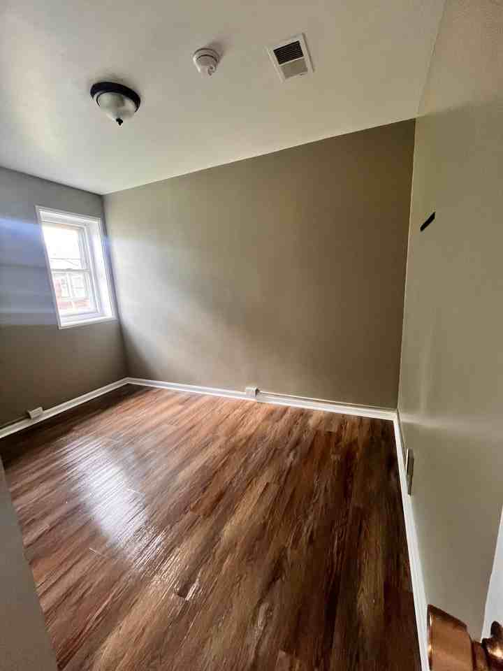 1824 La Salle Pl - Photo 7 of 10