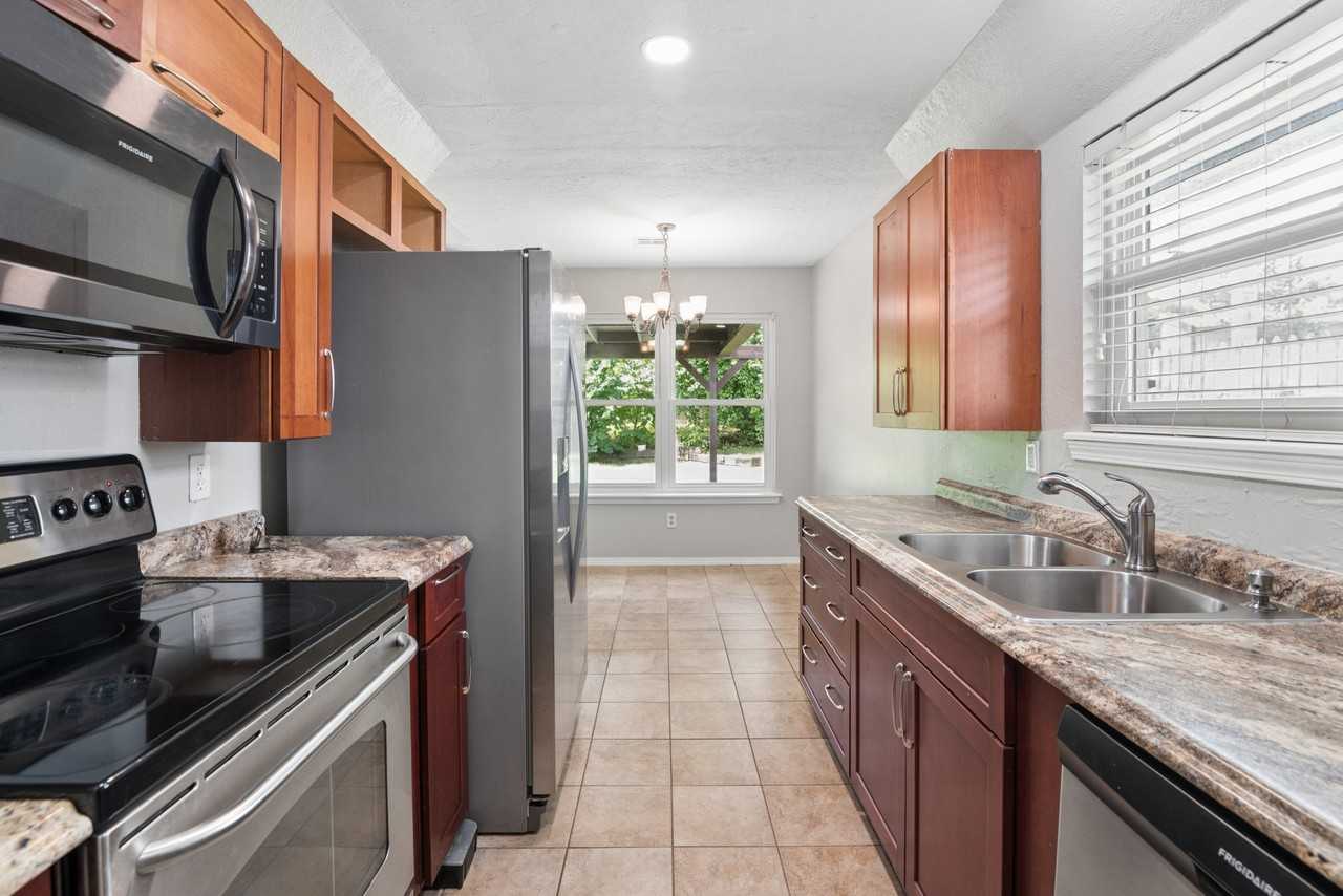 4604 S Ironwood Ave - Photo 3 of 40