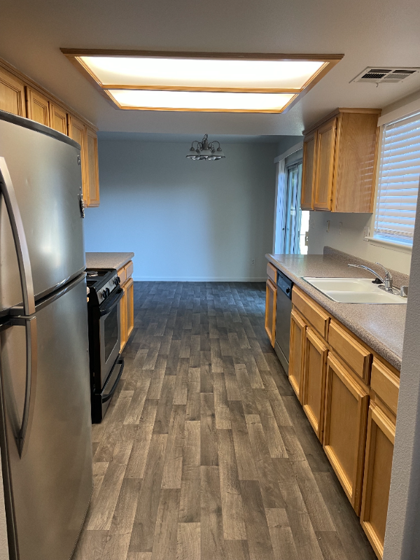 527 Grundy Ave - Photo 3 of 3