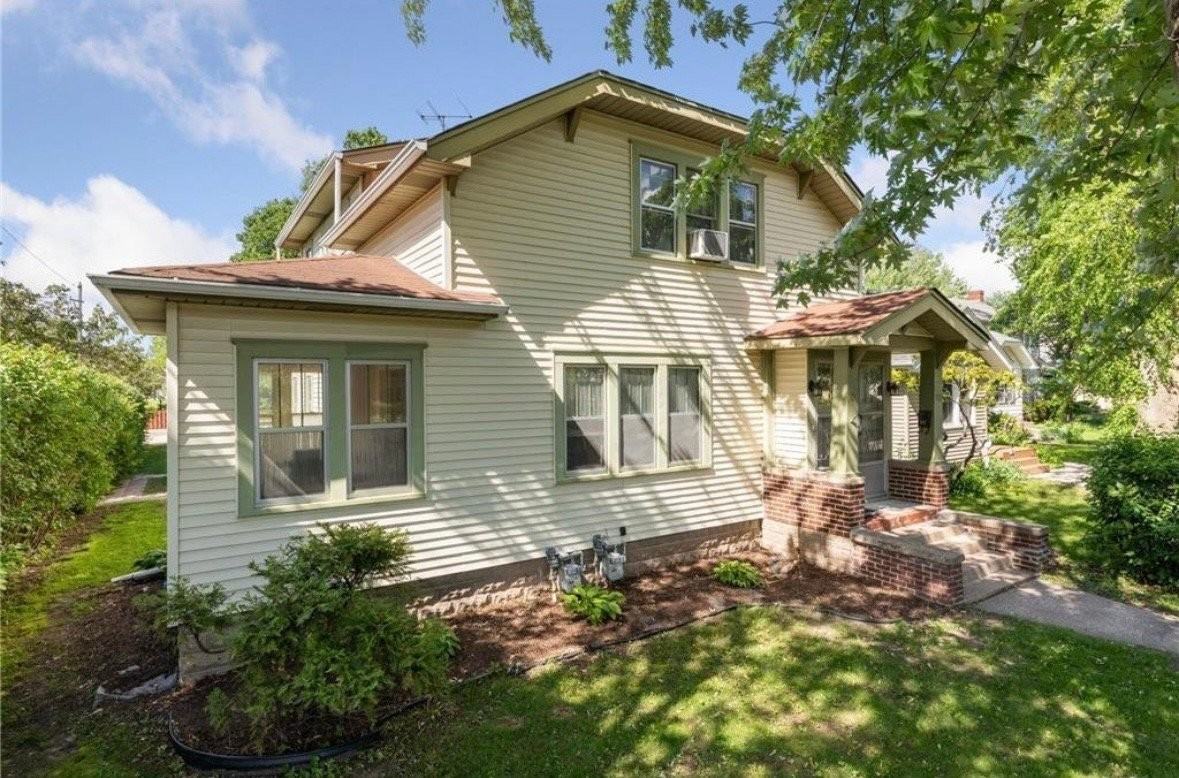701 Sherwood Ave #701 - Photo 2 of 15