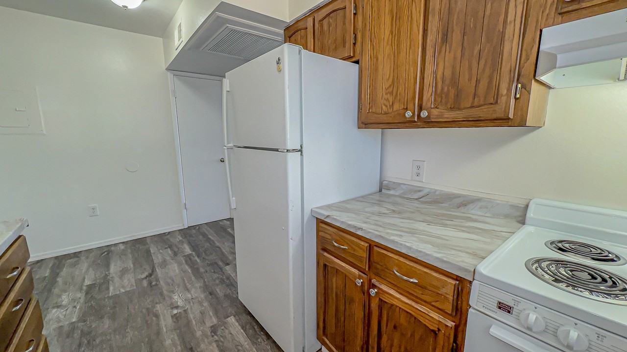 1217 W 20th St #1217 - Photo 2 of 6