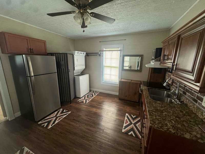 118 W King St - Photo 2 of 9