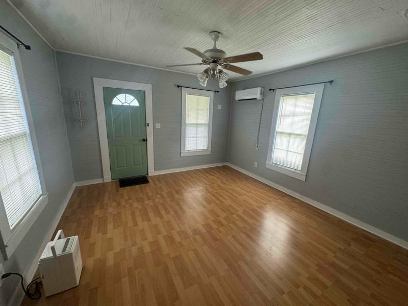 118 W King St - Photo 4 of 9