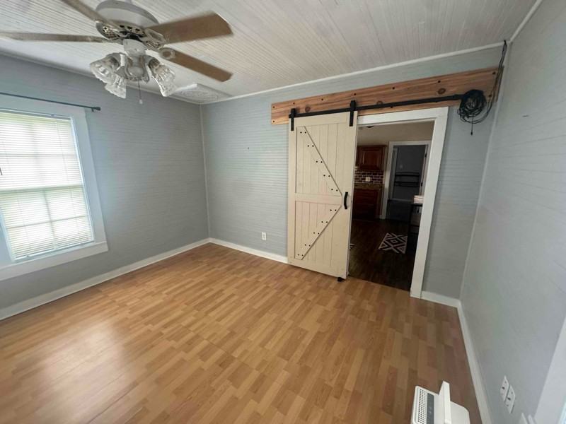 118 W King St - Photo 5 of 9