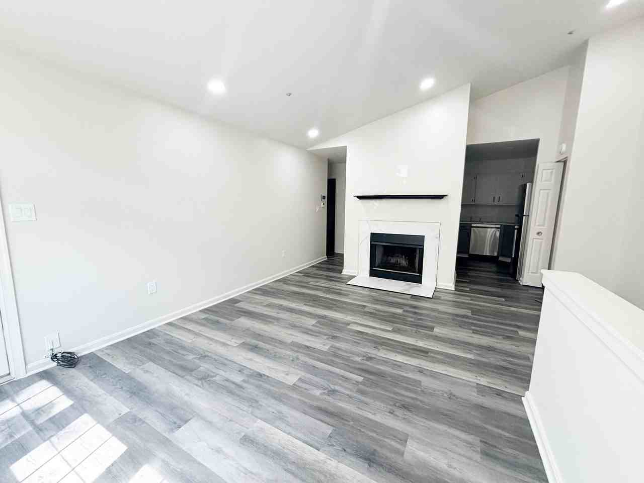 8724 Devon Hills Dr - Photo 3 of 17