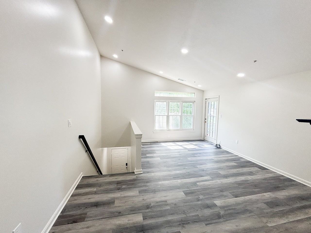 8724 Devon Hills Dr - Photo 4 of 17