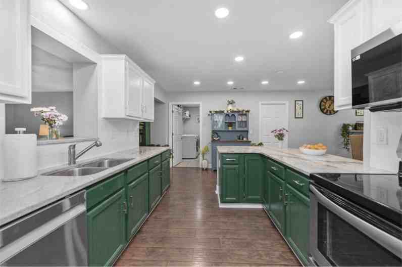 111 Robinwood Dr Nw - Photo 6 of 20