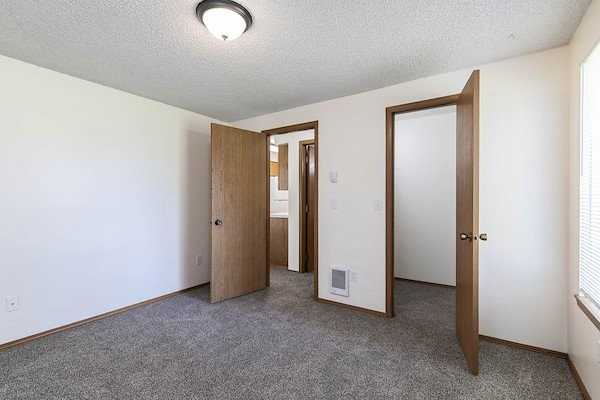 910 E Campbell St #5 - Photo 6 of 12