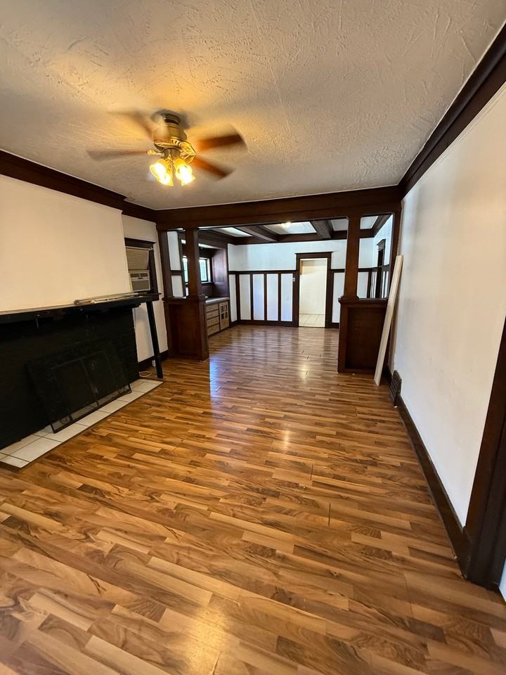 307 E Arcadia Ave - Photo 2 of 9