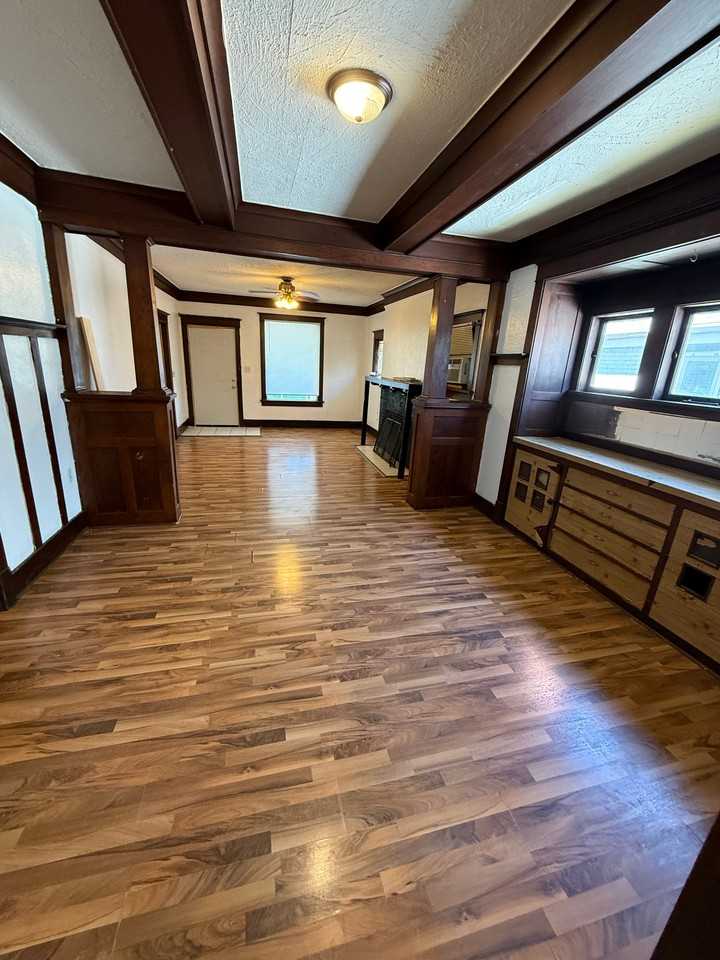 307 E Arcadia Ave - Photo 3 of 9