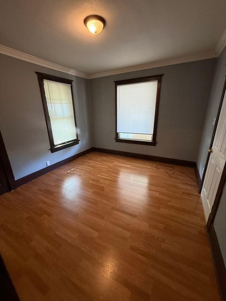 307 E Arcadia Ave - Photo 6 of 9