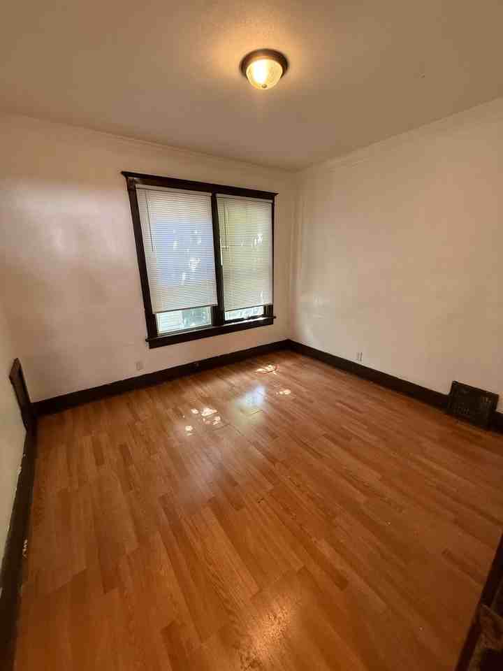 307 E Arcadia Ave - Photo 7 of 9