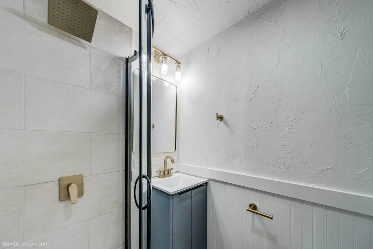 424 W 4th St #9 - Photo 2 of 7
