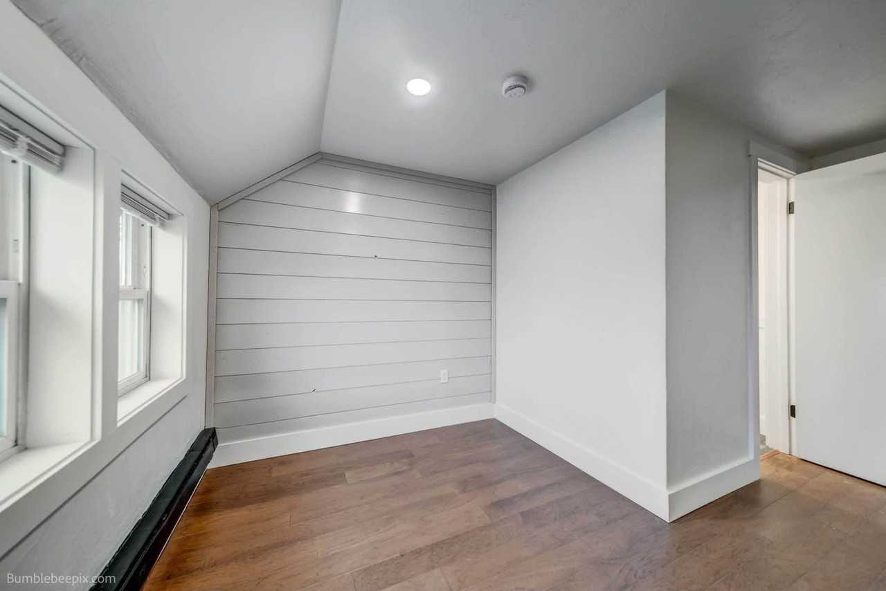 424 W 4th St #9 - Photo 3 of 7