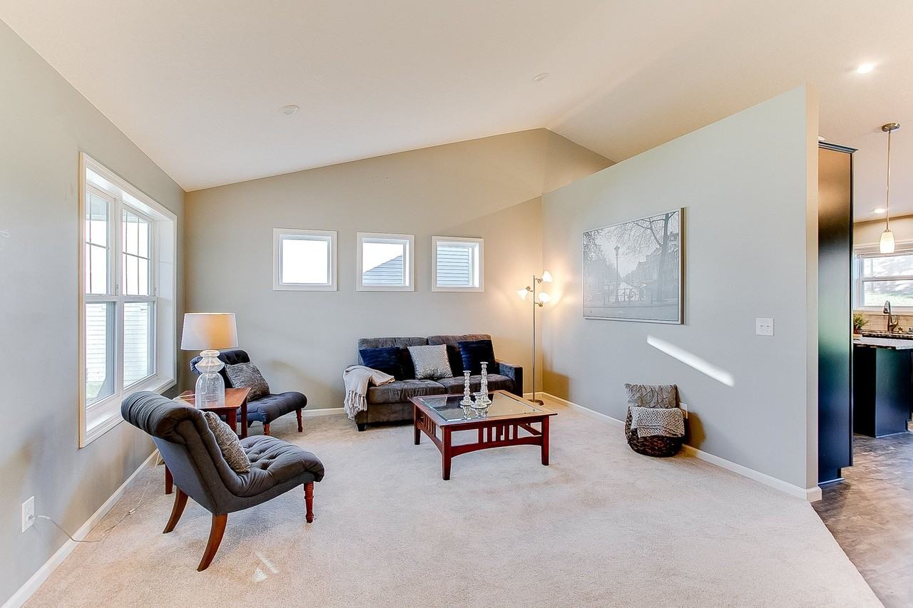 12331 Pineridge Way N - Photo 2 of 20