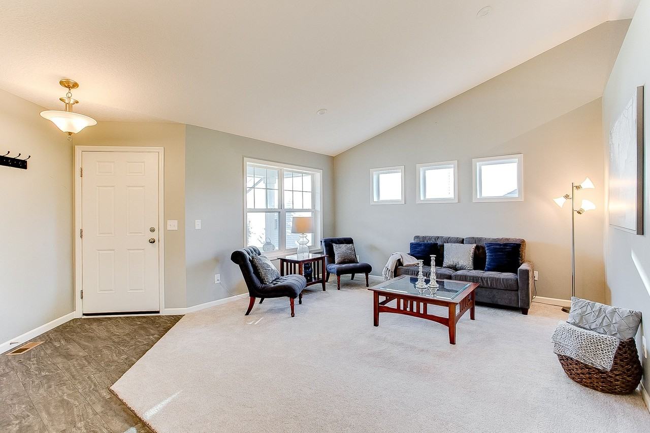 12331 Pineridge Way N - Photo 3 of 20