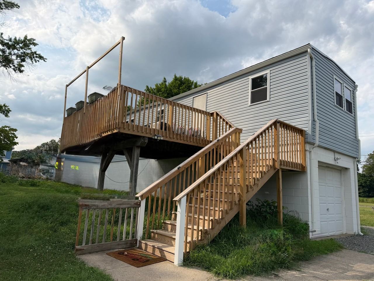 770 River Rd - Photo 4 of 32