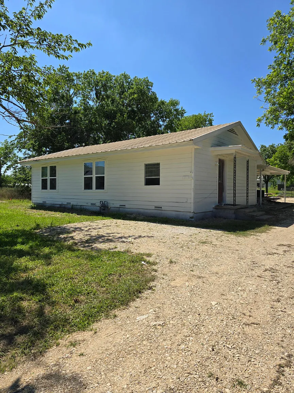 811 E Navarro Ave - Photo 2 of 9