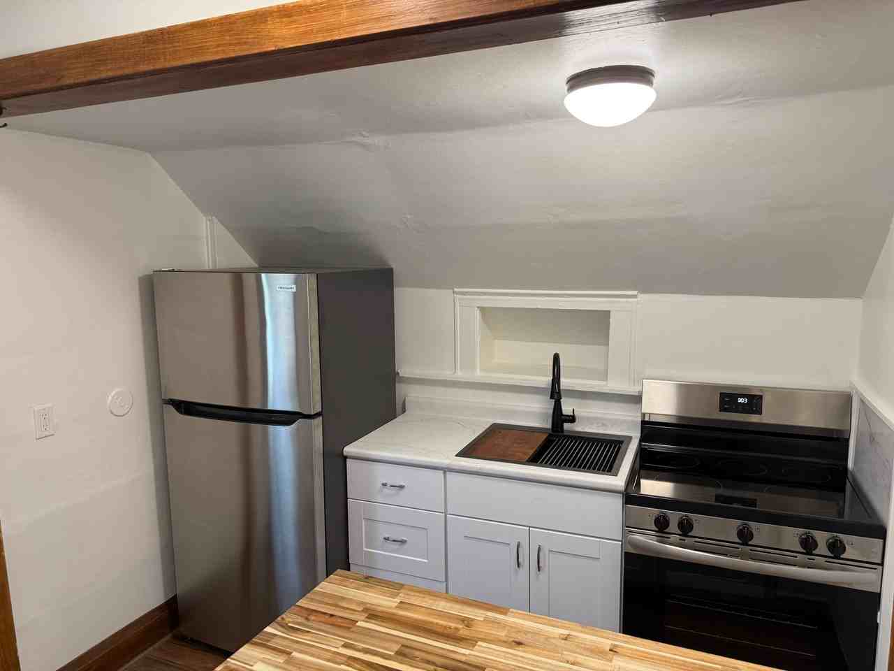 1005 E Holt Ave - Photo 2 of 19