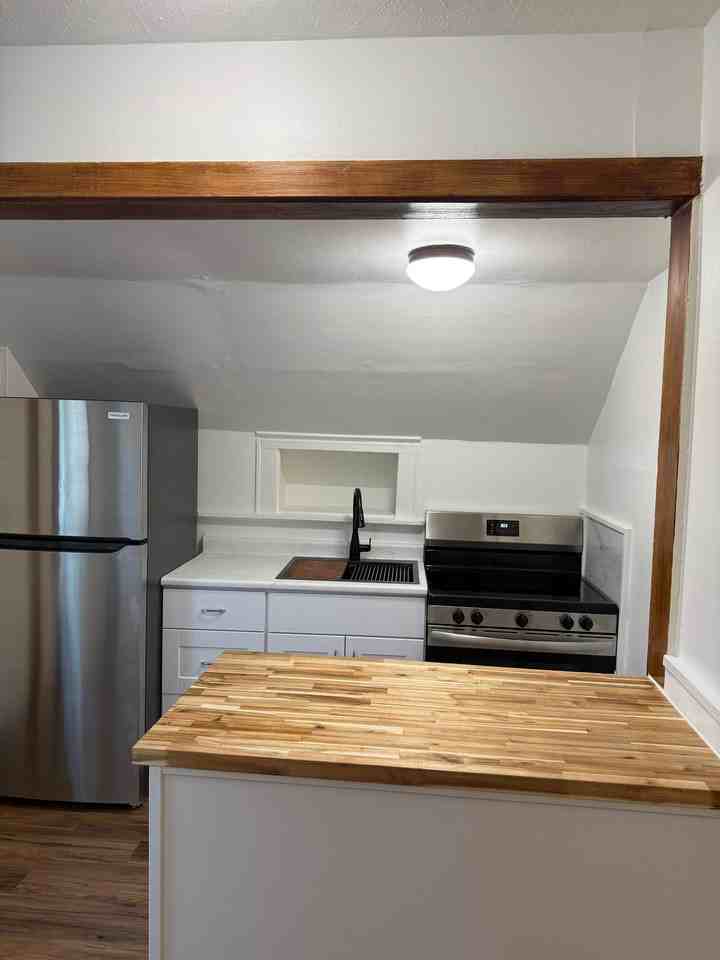 1005 E Holt Ave - Photo 3 of 19
