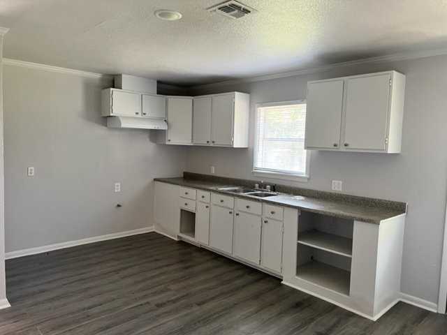 4613 Givens St - Photo 4 of 18