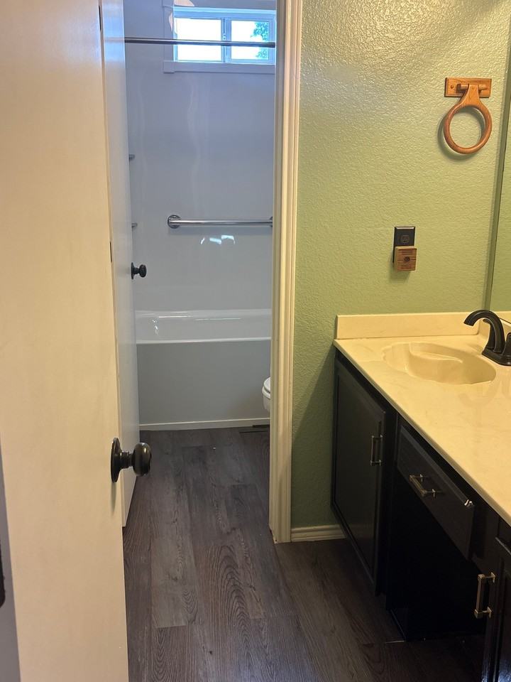 4040 Periwinkle Dr - Photo 6 of 14