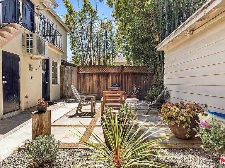 2004 Oak St #A - Photo 3 of 15