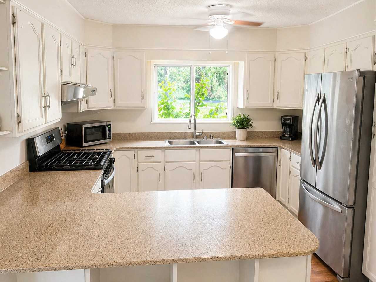 15-2811 Kaku St - Photo 3 of 10