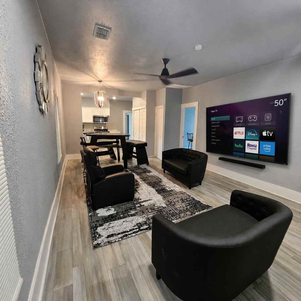 2846 Metropolitan Ave - Photo 2 of 5
