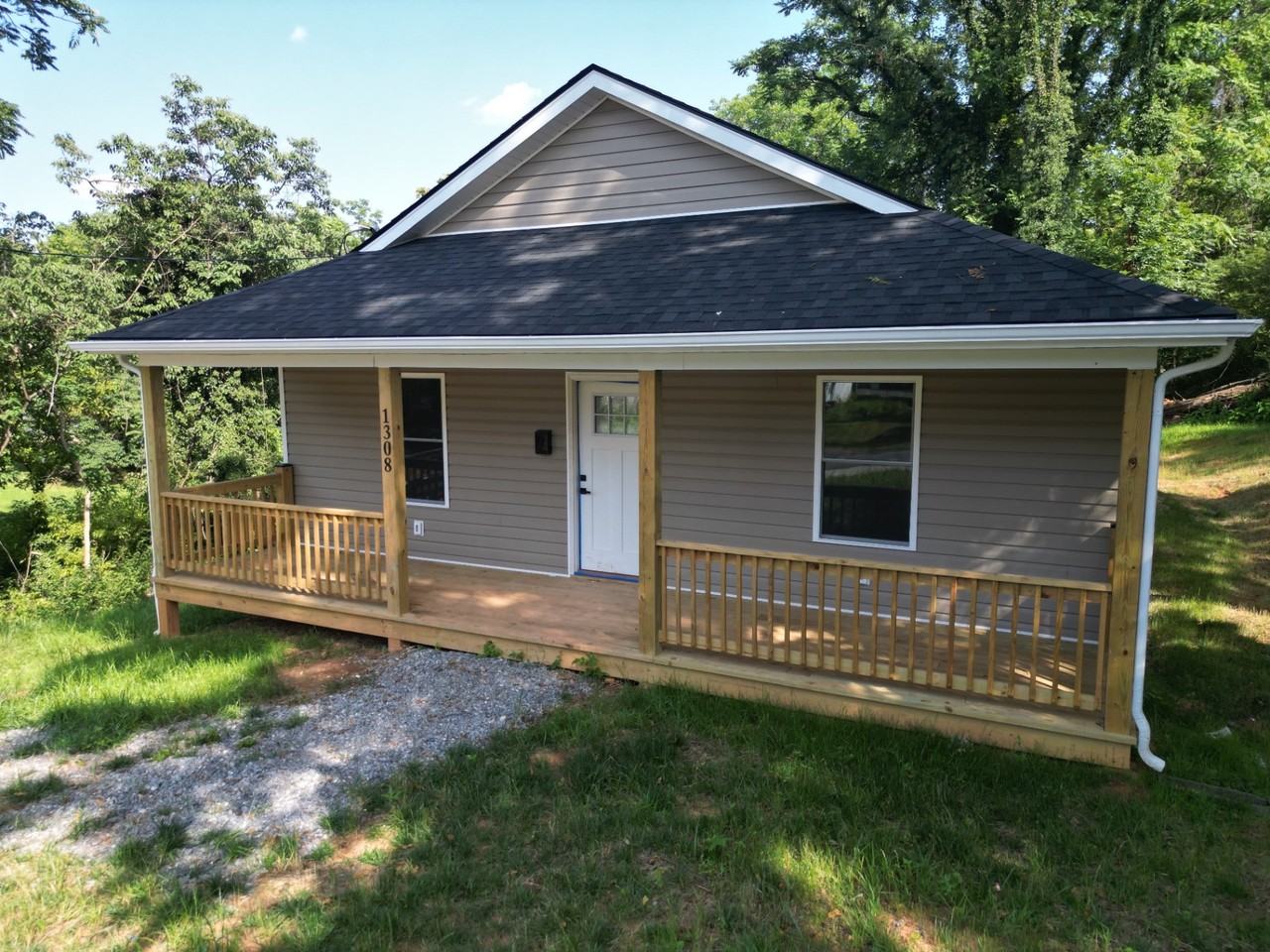 1308 16th St - Photo 3 of 24