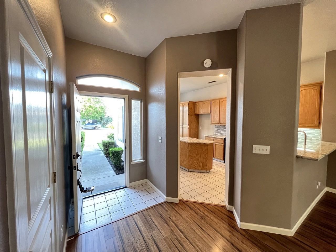 1850 Exeter Dr - Photo 2 of 20